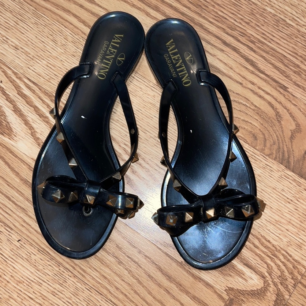 VALENTINO - Rockstud Jelly Flip Flops - Picture 2 of 8